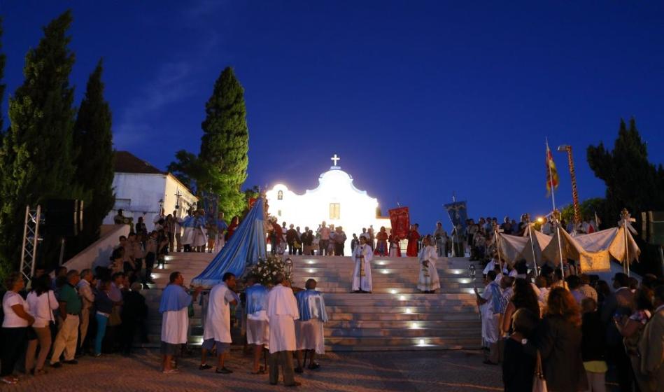 NOSSA SENHORA DA ORADA HOMENAGEADA PELAS GENTES DA TERRA