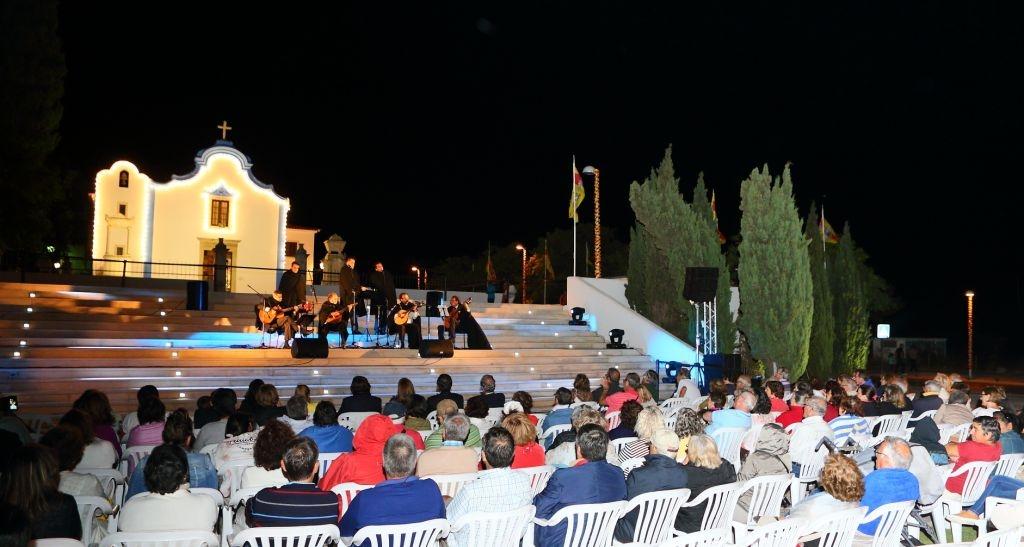 NOSSA SENHORA DA ORADA HOMENAGEADA PELAS GENTES DA TERRA