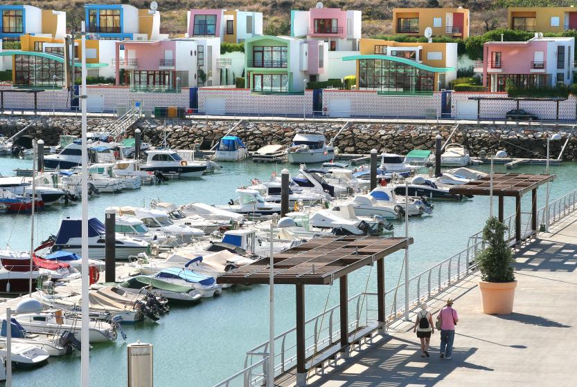 Marina de Albufeira é ponto de encontro para ação de limpeza costeira