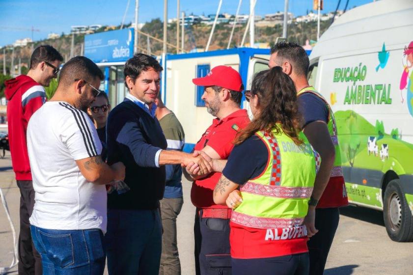 Ação conjunta do Município recolhe duas toneladas de resíduos na zona costeira