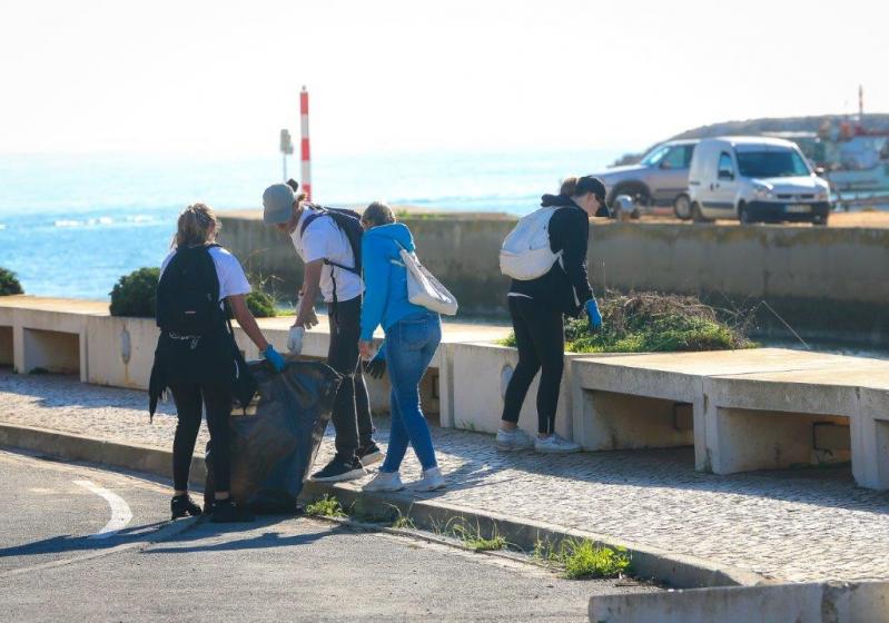 Ação conjunta do Município recolhe duas toneladas de resíduos na zona costeira