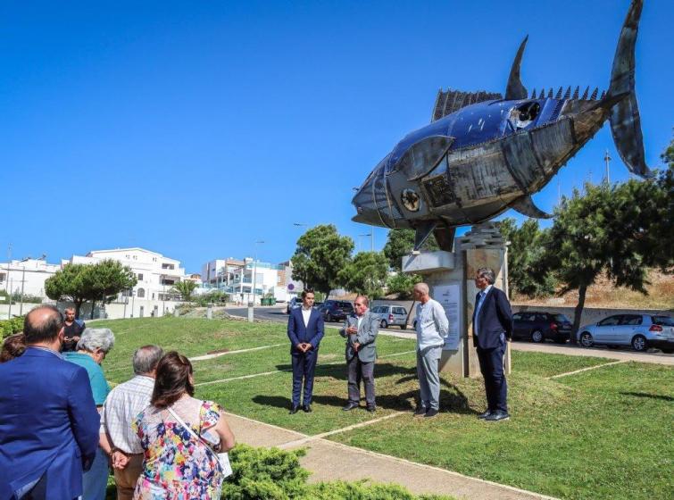 Escultura &quot;Atum&quot; homenageia os homens e mulheres das conserveiras de Albufeira