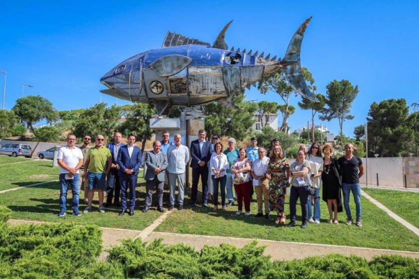 Escultura &quot;Atum&quot; homenageia os homens e mulheres das conserveiras de Albufeira