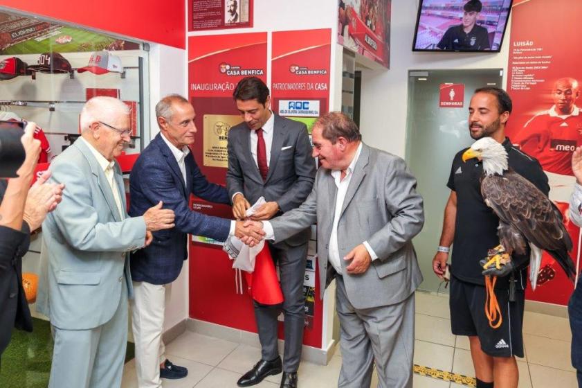 RUI COSTA RECEBIDO NO SALÃO NOBRE DE ALBUFEIRA NO DIA EM QUE INAUGURA A CASA 61 DO S.L. BENFICA