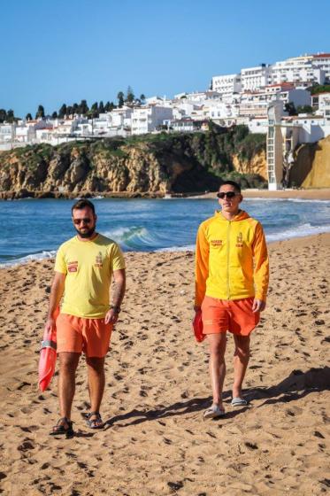 nadadores salvadores na praia dos pescadores