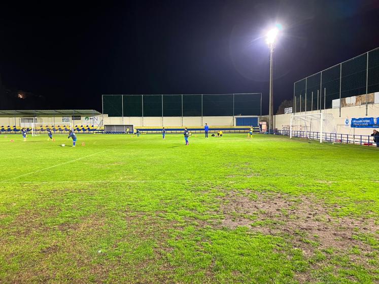 Estádio João Campos com iluminação