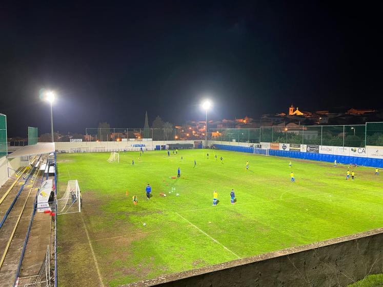 Estádio João Campos com iluminação