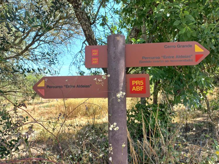 Placas sinalizadoras de percurso pedestre Entre Aldeias