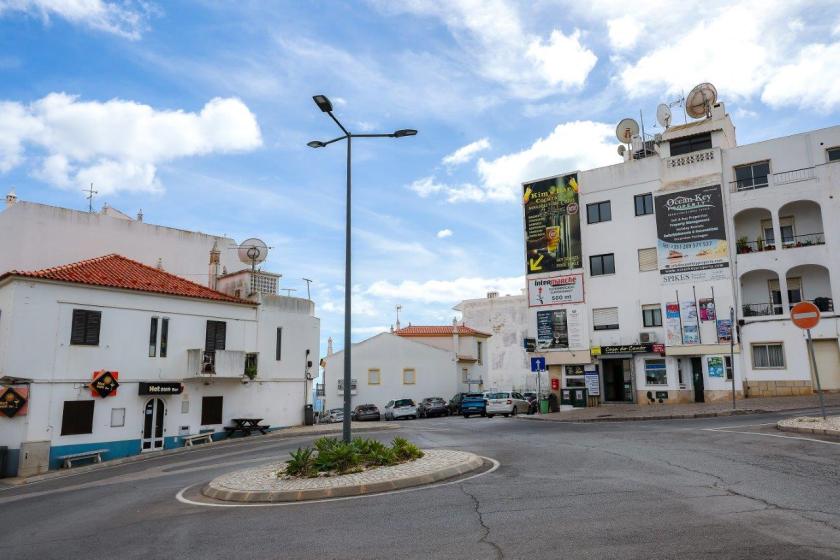 Construção do coletor da meia encosta