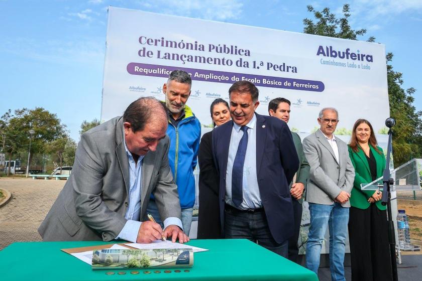 LANÇAMENTO DA 1.ª PEDRA DA REQUALIFICAÇÃO E AMPLIAÇÃO DA ESCOLA BÁSICA DE FERREIRAS