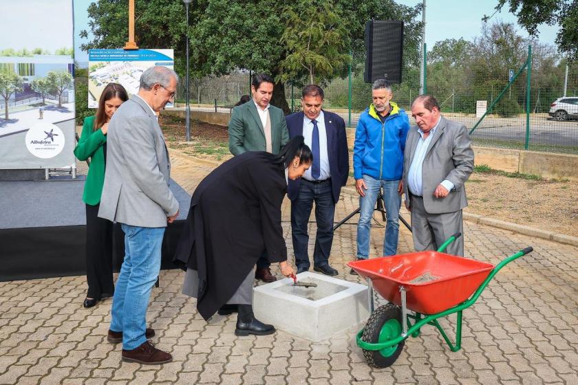 LANÇAMENTO DA 1.ª PEDRA DA REQUALIFICAÇÃO E AMPLIAÇÃO DA ESCOLA BÁSICA DE FERREIRAS