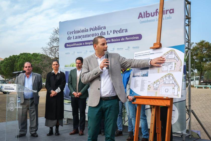 LANÇAMENTO DA 1.ª PEDRA DA REQUALIFICAÇÃO E AMPLIAÇÃO DA ESCOLA BÁSICA DE FERREIRAS