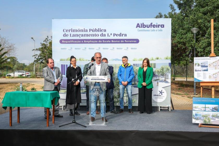 LANÇAMENTO DA 1.ª PEDRA DA REQUALIFICAÇÃO E AMPLIAÇÃO DA ESCOLA BÁSICA DE FERREIRAS