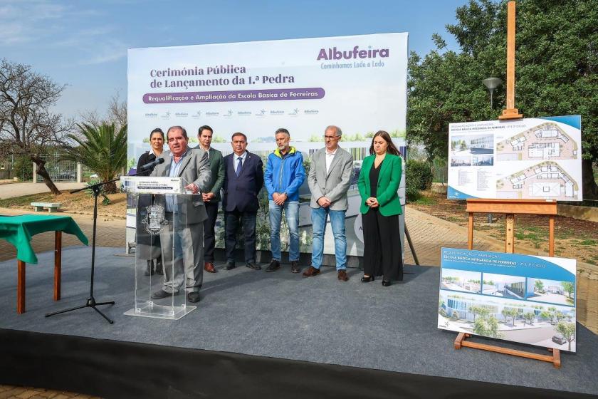 LANÇAMENTO DA 1.ª PEDRA DA REQUALIFICAÇÃO E AMPLIAÇÃO DA ESCOLA BÁSICA DE FERREIRAS