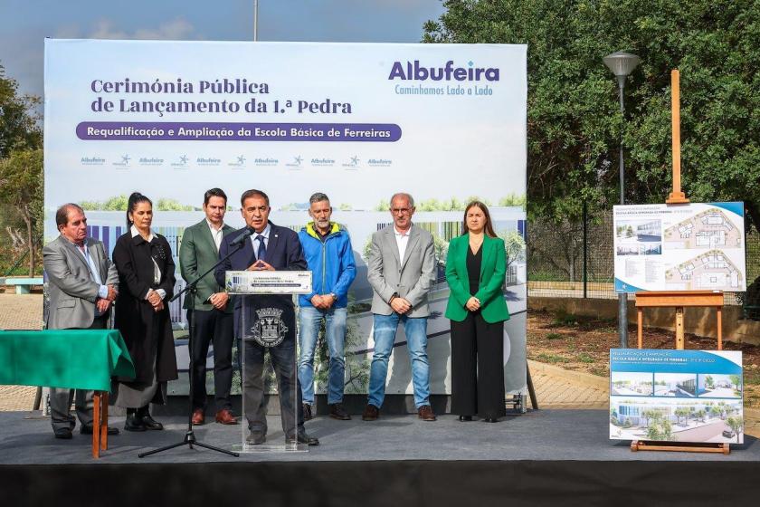 LANÇAMENTO DA 1.ª PEDRA DA REQUALIFICAÇÃO E AMPLIAÇÃO DA ESCOLA BÁSICA DE FERREIRAS