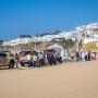 Albufeira hasteia Bandeiras Azuis e de Praia Acessível